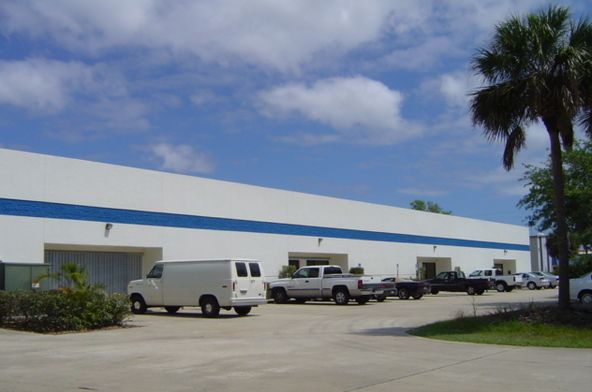 Freestanding Multi- Tenant Industrial / Flex Space : 550 Gus Hipp Blvd, Rockledge, FL 32955